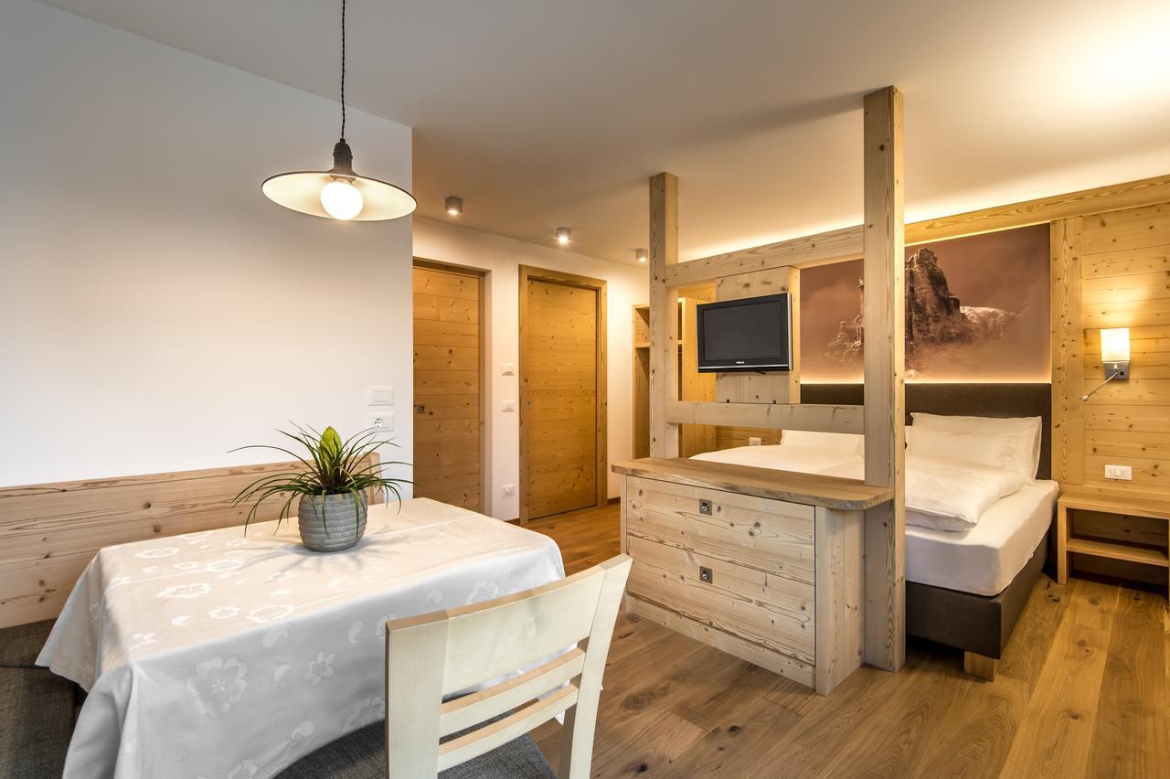 Garni Larix Hotell Colfosco Exteriör bild