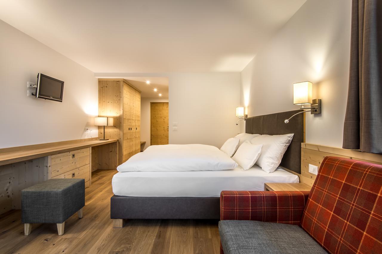 Garni Larix Hotell Colfosco Exteriör bild